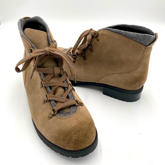 Clarks Soft Cushion Lace Up Fall Winter Suede Hiking Trail Ankle Boots 11 (NWOT) - Picture 1 of 8